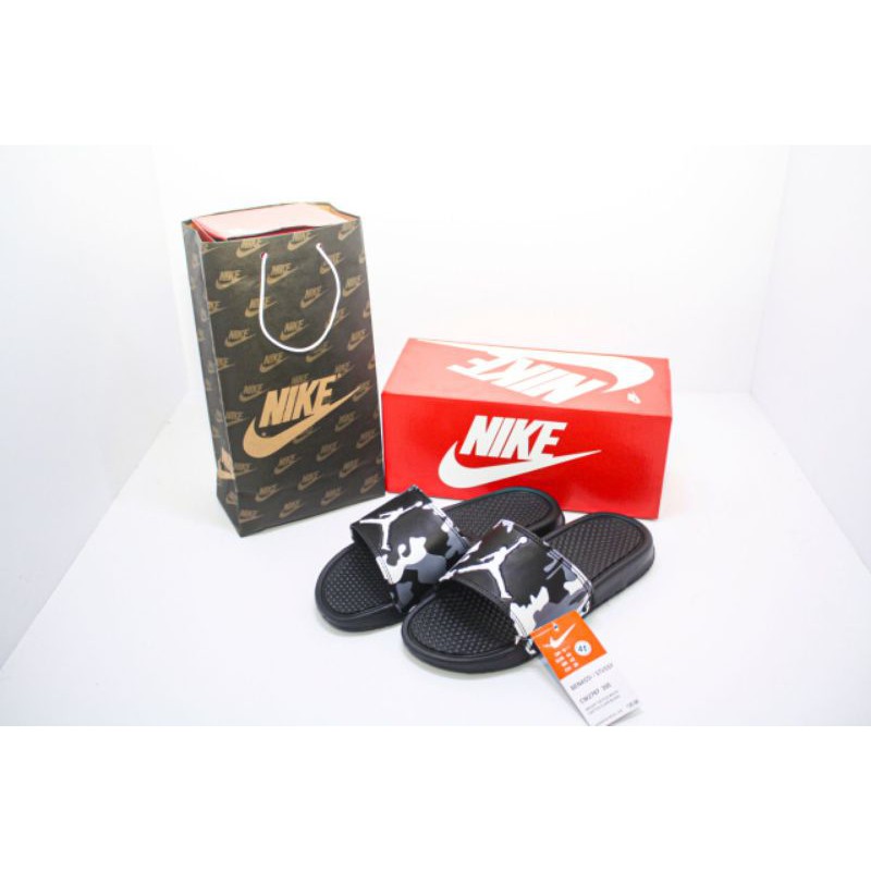 Sandal Slop Terbaru Nike Benassi. Sendal Sporty Air Jordan Unisex. Sandal Slide Slip On Premium.