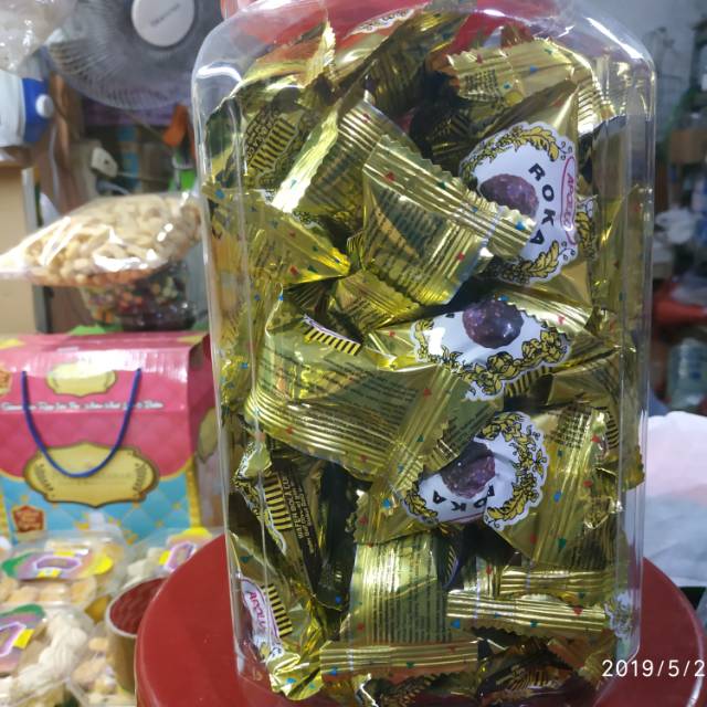 

kue Lebaran Wafer Bola Coklat Roka Merk Apolo Harga per Toples