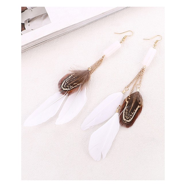 LRC Anting Gantung Fashion White Fringed Feather Earrings Y6130X