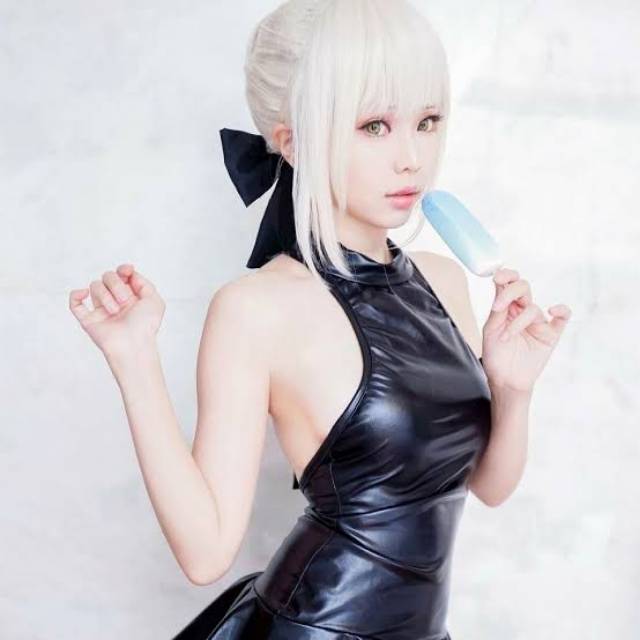 Wig+Kostum Saber Alter Swimsuit