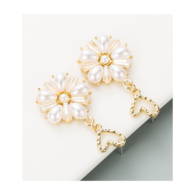 LRC Anting Tusuk Fashion White Crystal Pearl Flower Alloy P80280