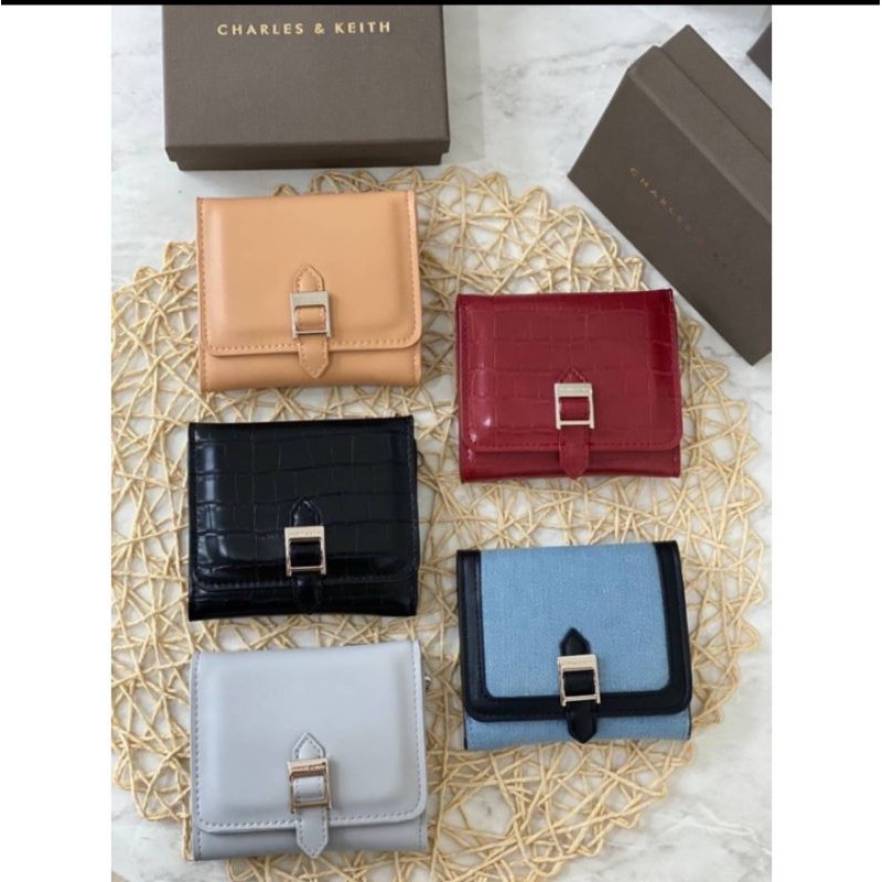 CNK BUCKLE STRAP SHORT WALLET