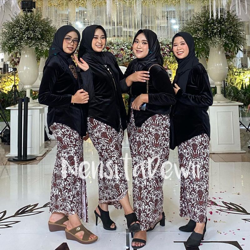 Seragam Bridesmaid - Kebaya Bludru &amp; Jarik Instan / Motif Renget