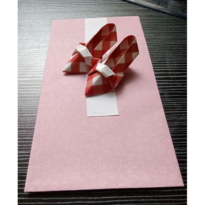 

Amplop Pink Heels Origami Red Square