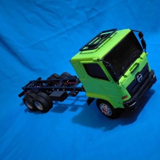 rc truk Hino model tronton skala16