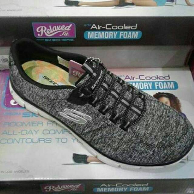 skechers relaxed memory foam