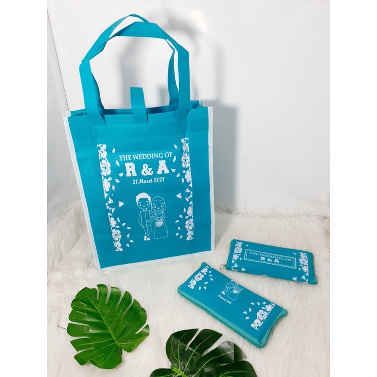 

Tas Souvenir Wedding Premium Model Dompet Lipat Sablon Nama