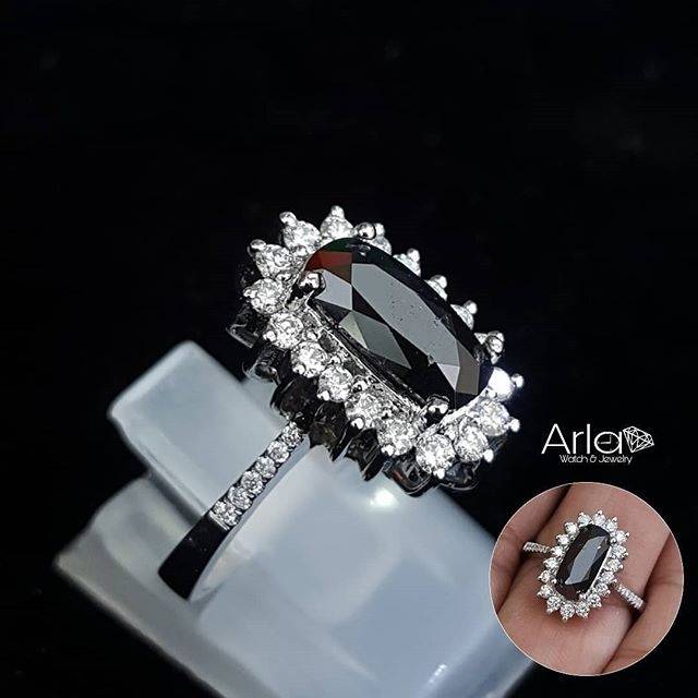 Cincin Wanita Black diamond And White Gold