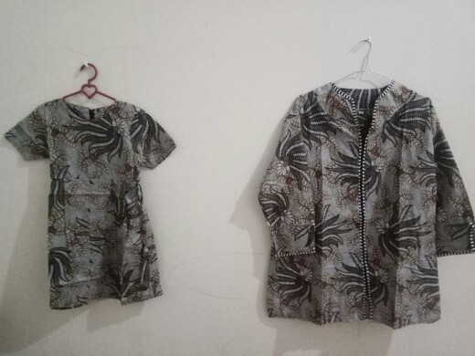 Atasan Batik Couple Abu Pria Wanita Terbaru