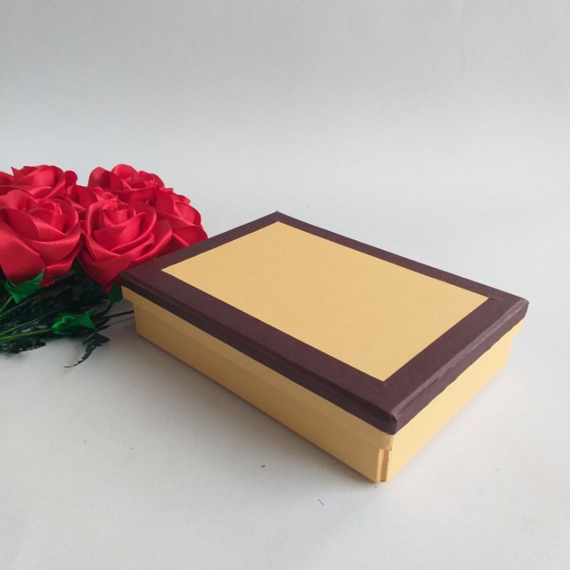 

Kotak kado/Gift box list uk 16,4 x 11,3 x 3,5