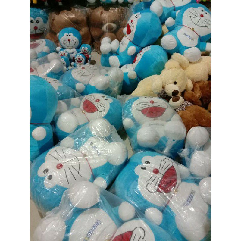 Boneka Doraemon jumbo / boneka SNI