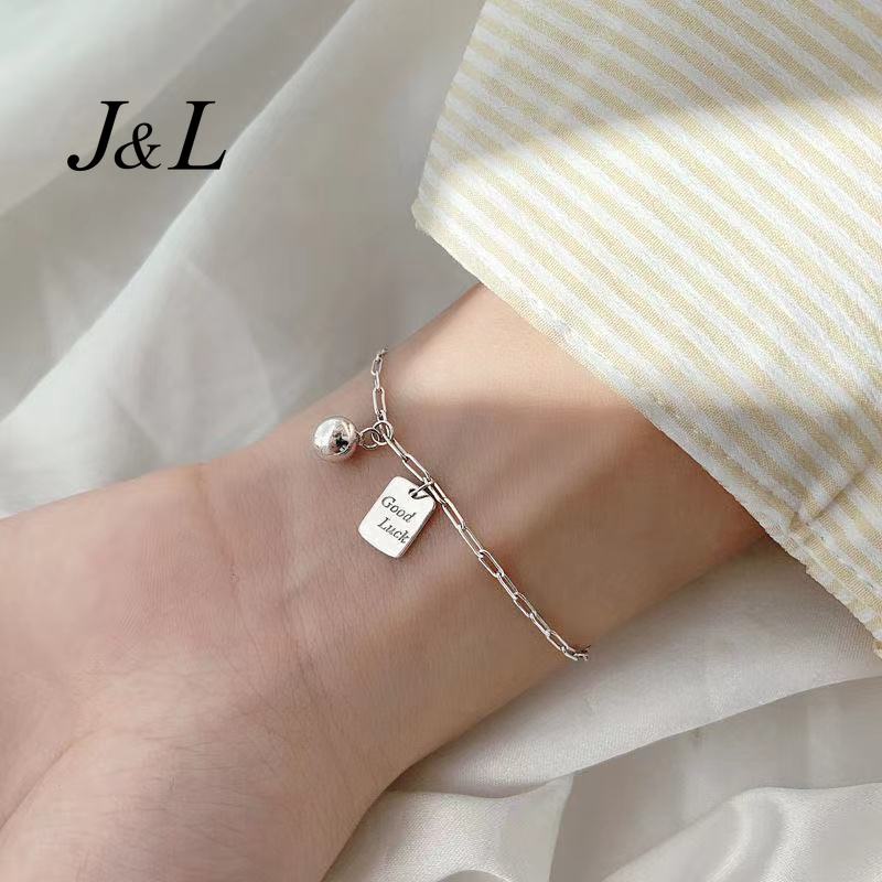 Gelang Tangan Rantai Aksen Koin Bahan Alloy Warna Silver Untuk Wanita