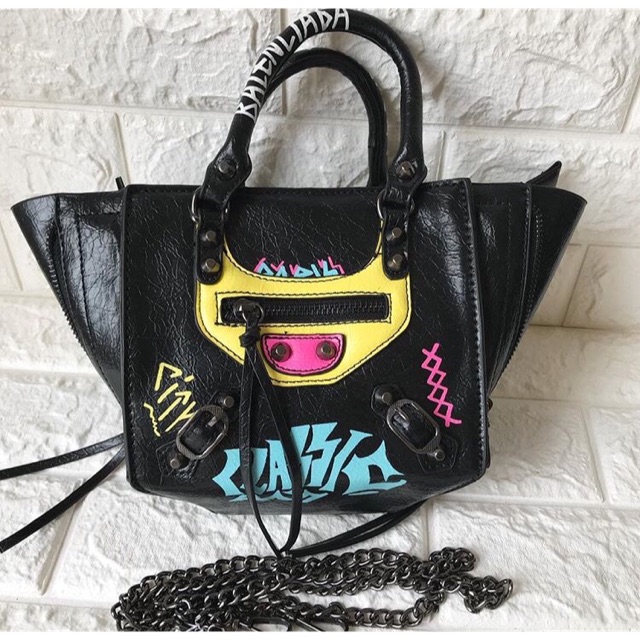 Balenciaga graffiti trapeze - Tas balenciaga graffity trapeze - Balenciaga gravity trapeze import