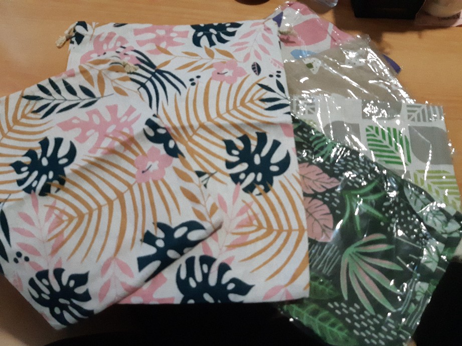 Pouch / Pouch Serut / Souvenir / Serba Guna / Motif Bunga / Binatang / Animal / Eco Friendly Uk. L