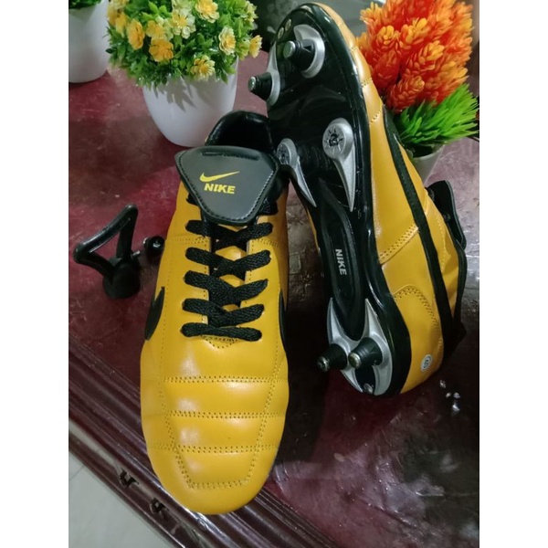 Sepatu Bola Orijinal Full 6 besi Kulit Asli