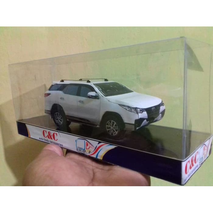 toyota fortuner miniature