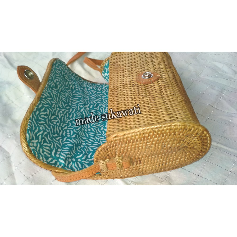 Tas rotan kotak bali