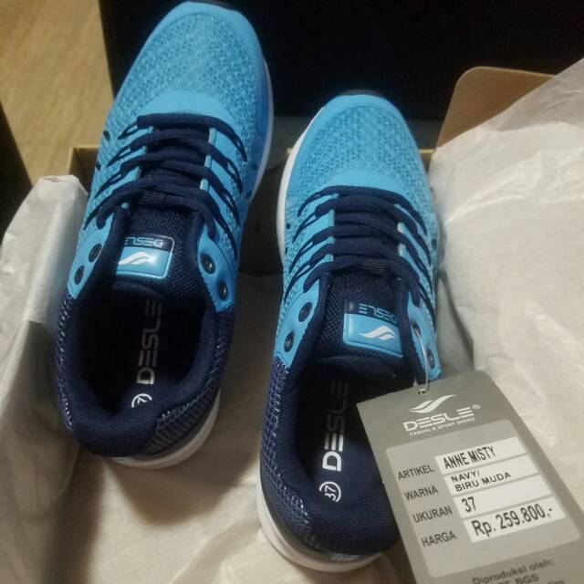 Sepatu olahraga Desle