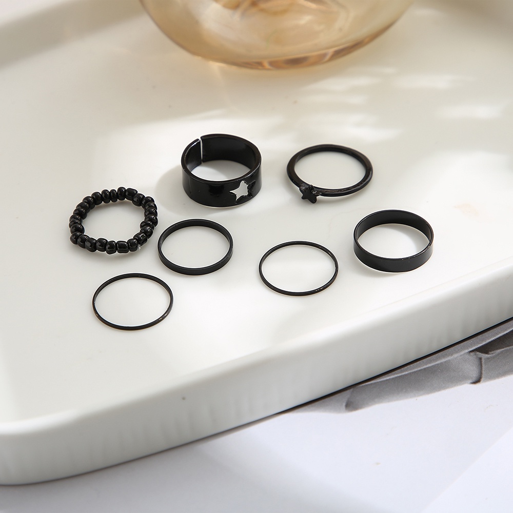 Set Perhiasan Cincin Jari Bentuk Ular Aksen Kristal Hati Warna Hitam Gaya Retro Untuk Wanita