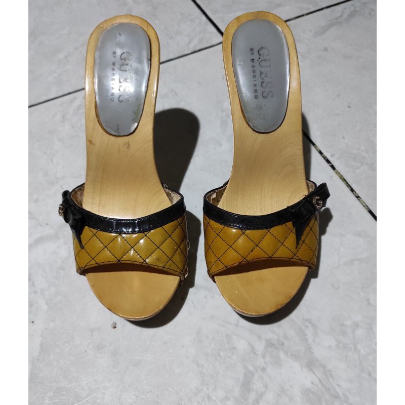 Preloved sandal hak wanita Guess high heels ori