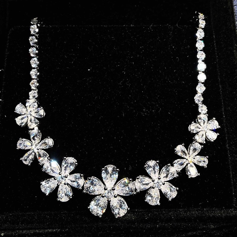 Heavy Industry Design Moissanite Flower Necklace