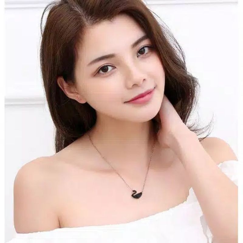kalung jukyung ju kyung true beauty suho swan angsa