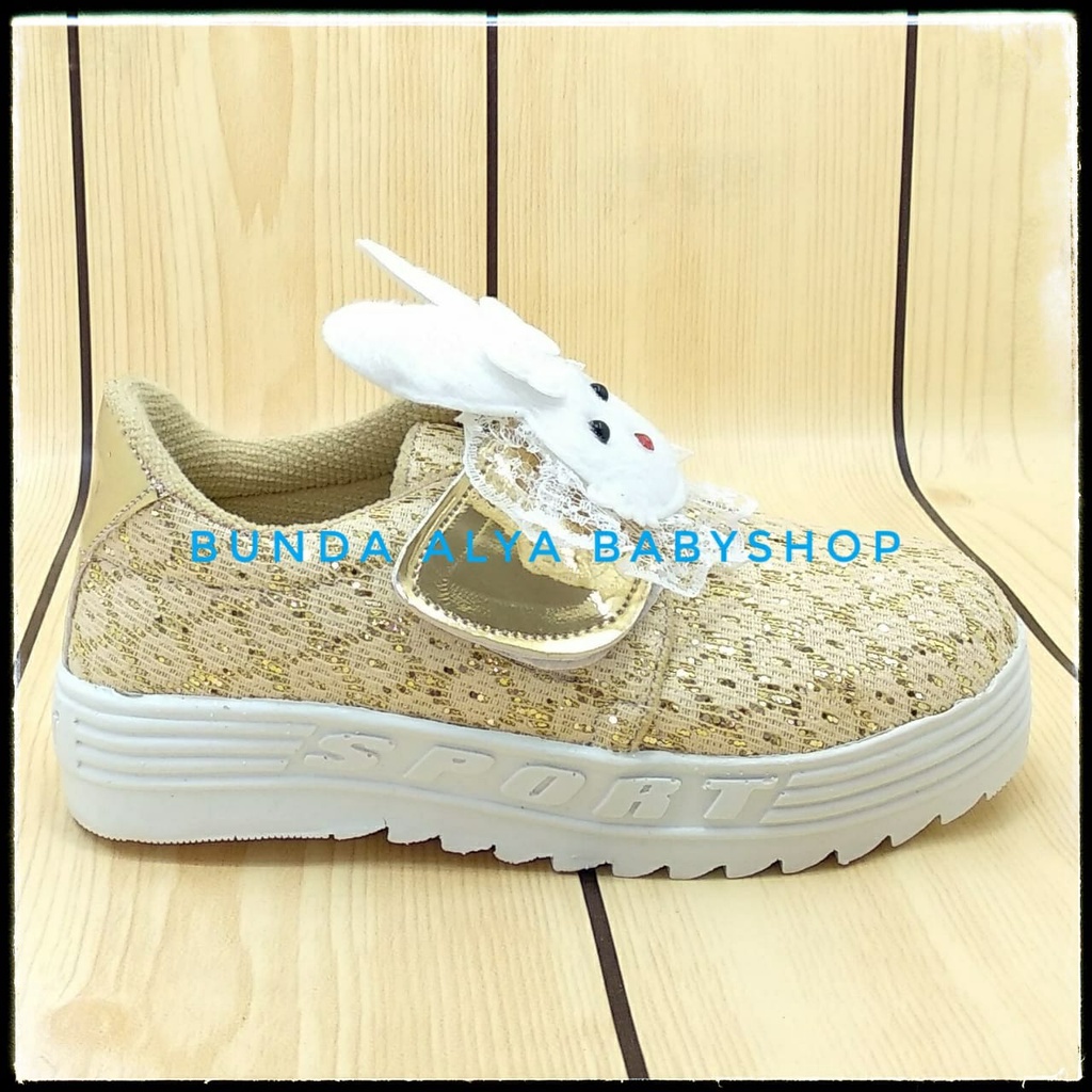 Sepatu Anak Perempuan Usia 4 Tahunan Size 29 Boneka Kelinci KREM - Sepatu Anak Cewek TK PAUD Anti Licin Alas Karet