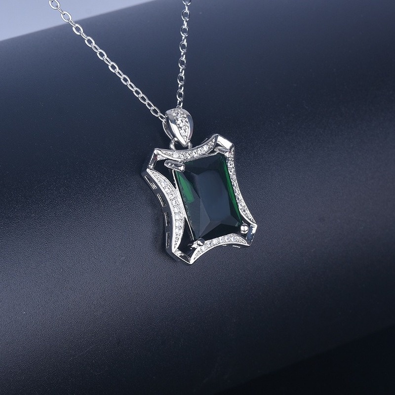 [Ready Stock]Fashion Inlaid 5 Karat Colored Gemstone Pendant Necklace