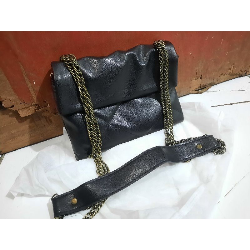 Tas Rantai Hitam