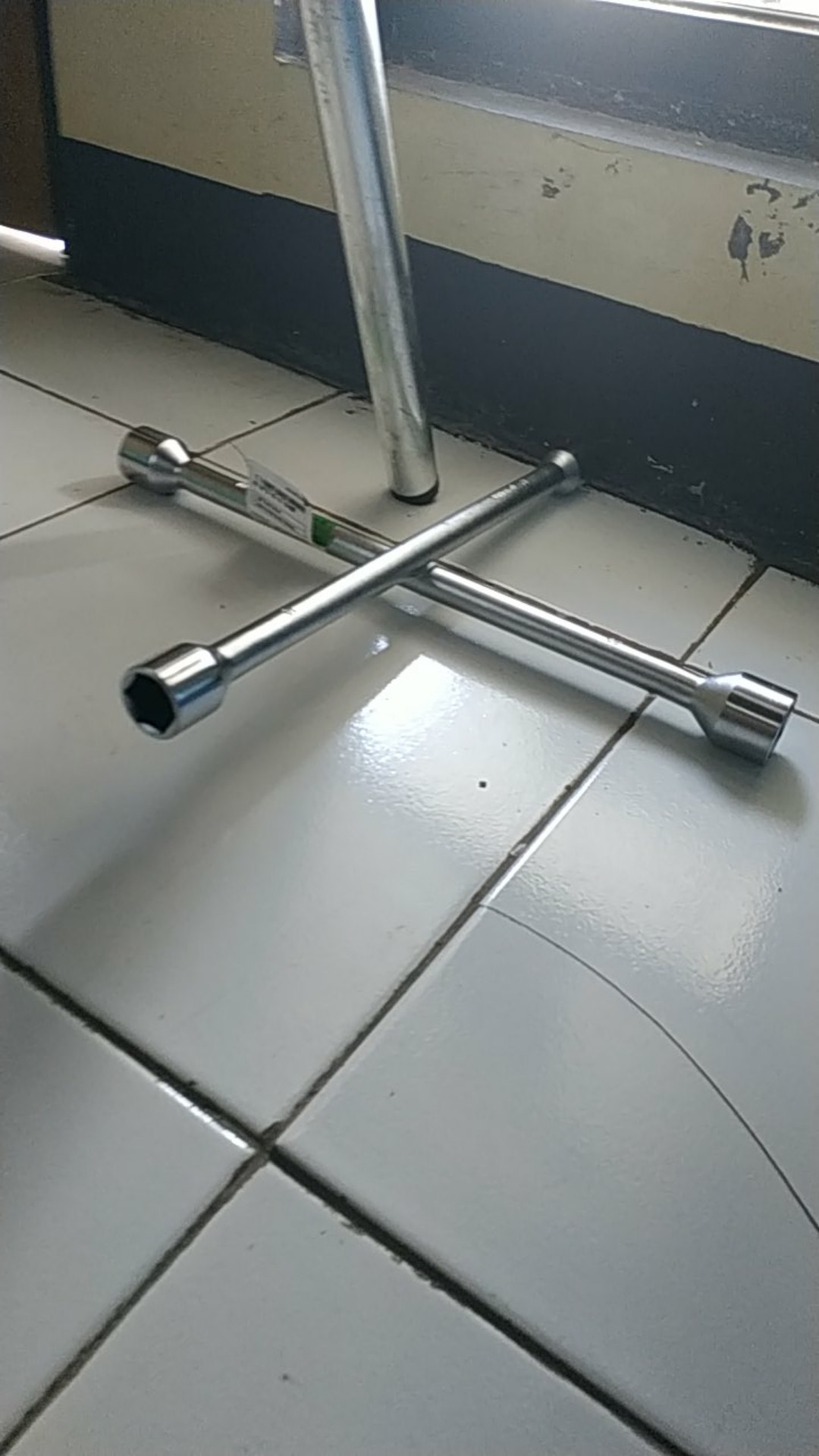 Tekiro 4 Way Cross Wrench 14 Au-wc1463 / Kunci Roda Palang 14