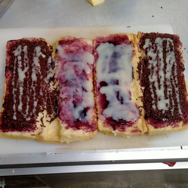 

roti bakar blueberry coklat