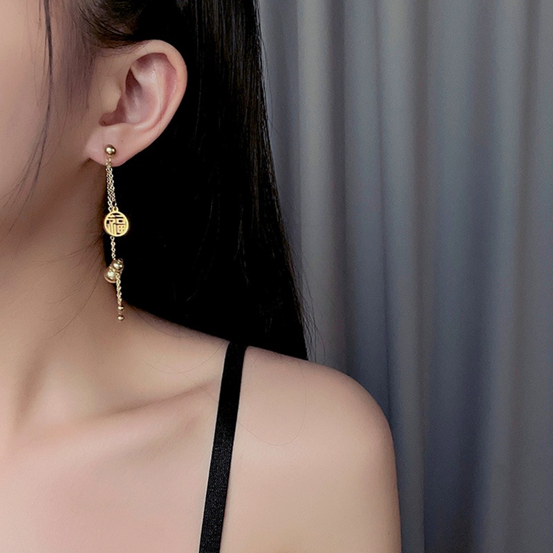 Anting Titanium Keberuntungan Labu Karakter China 'Fu' Emas 18K Anti Karat Wanita Perhiasan Aksesoris