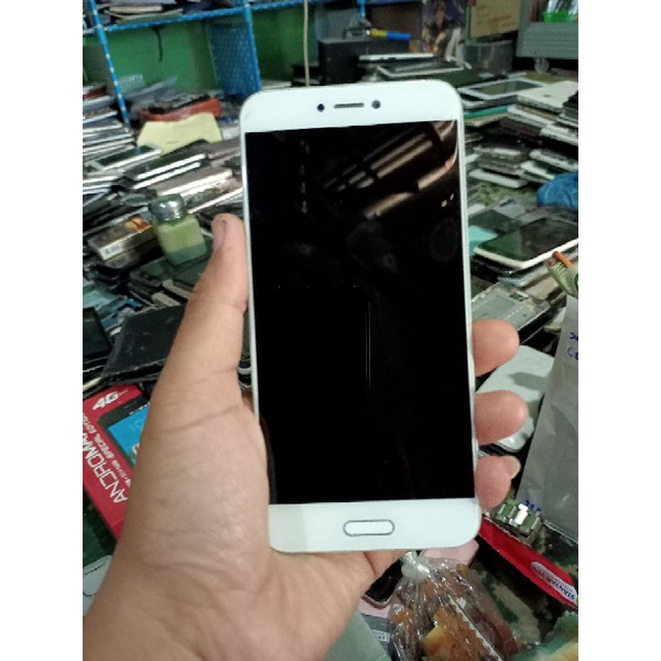 LCD Only Plus Frame Redmi Mi 5C (Touchscreen macet dan masih nempel)Ori Copotan HP