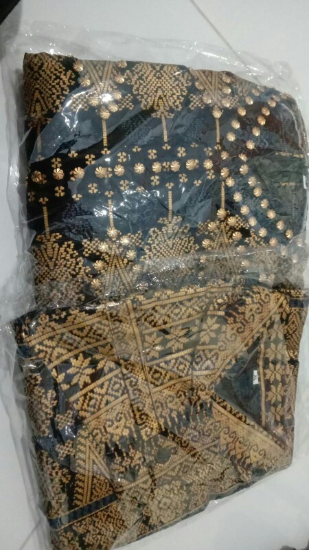 Couple Setelan Batik Songket Palembang Dasar Hitam  Bunga Abu
