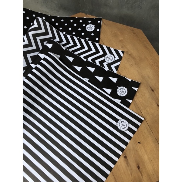 

KERTAS KADO MONOCHROME