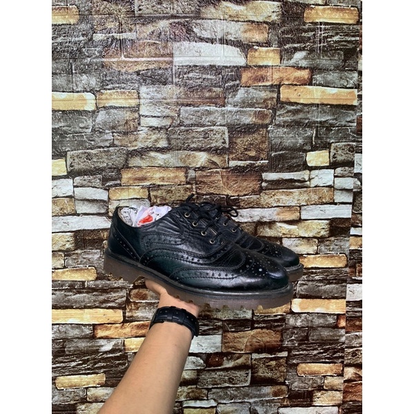 Dr martens wingtip england