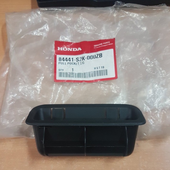 Pull Pocket Tail Gate atau Handle Handel Bagasi Belakang Bagian Dalam Honda Freed Mobilio HRV BRV