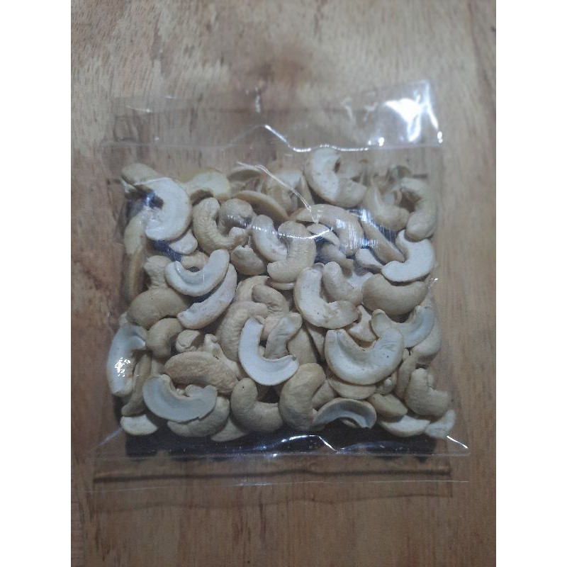 

Kacang Mede Mete Belah 2 Mentah