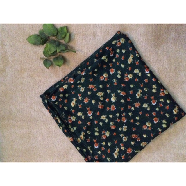 Jilbab Segi Empat motif Flower Kecil