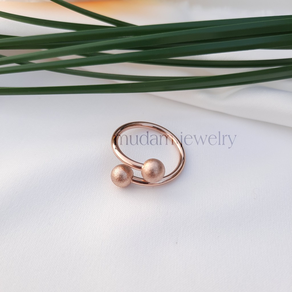 Cincin Titanium Two Balls Simple dan Elegan Warna Rosegold