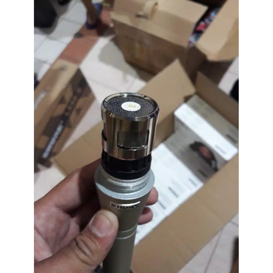 Shure Mic kabel Microphone cable karaoke vocal audio sound mik pengeras suara pro profesional vokal mikrophone dynamic ETHS  Bahan dari besi 1bh mic kabel mic 4-6 meteran suara bagus, jernih dan empuk, bersih dan sensitif micnya cocok buat karaoke, MC, pi