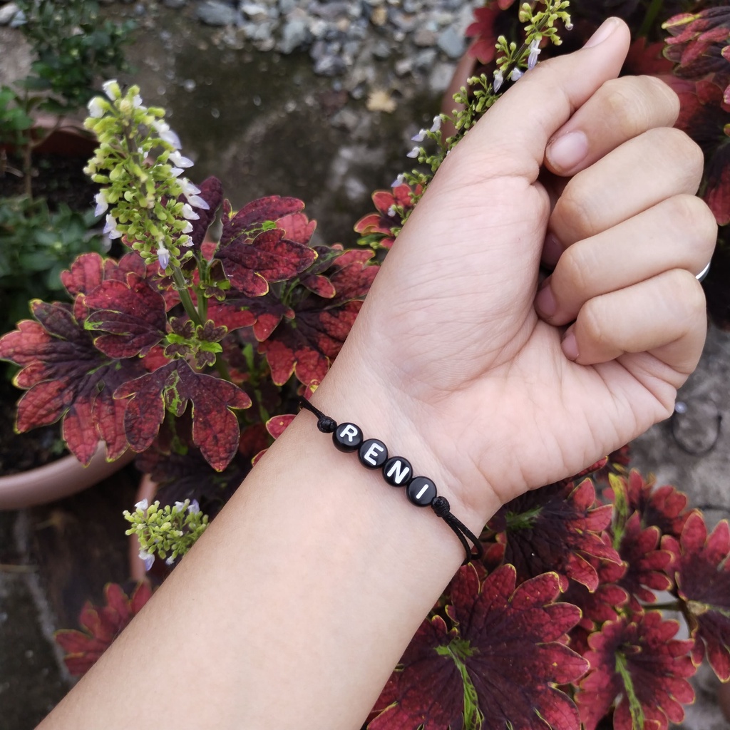 Gelang nama hitam/bisa request nama/tali kulit 1mm