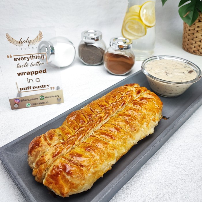

✨COD✨ Salmon en croute / Salmon Wellington with mushroom sauce (saus jamur)