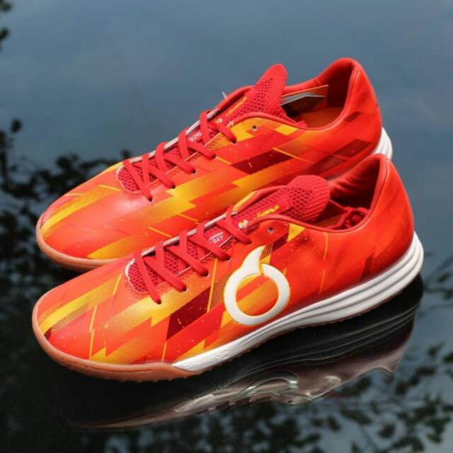 SEPATU FUTSAL ORTUSEIGHT CATALYST THERION IN