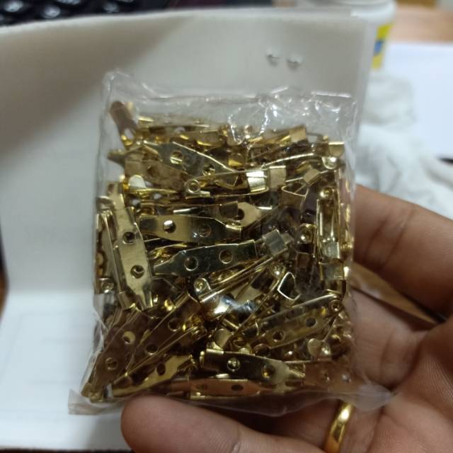 

Peniti Jarum Peniti kuning 3cm Peniti Pin Peniti Papan Nama Dada Name Tag 1 Gross isi 144pcs Bagus