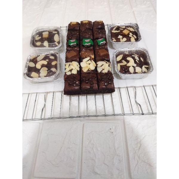 

Premium Fudgy Brownies | Brownies Panggang | Brownies ukuran 22x10x4cm | medium