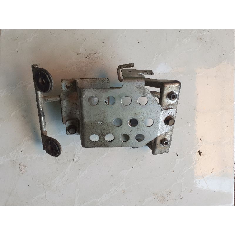 breket dudukan dasi lampu depan body depan suzuki skydrive skidrave skydrave