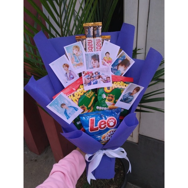 

Buket snack mix polaroid/hadiah sidang wisuda