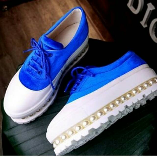 Sepatu import tipe 703