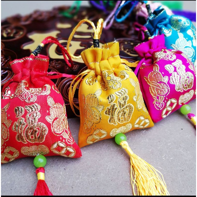 gantungan imlek/ gantungan dompet imlek/ gantungan dompet jimat / dompet serut imlek